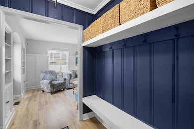 Built-ins in entry/foyer