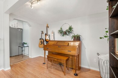 8 Arthur St, Gloucester, MA 01930 - photo 5