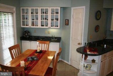 11311 Morning Gate Dr, Rockville, MD 20852 - photo 6