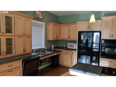 3586 Hickory Ave, Eugene, OR 97401 - photo 5