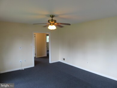 1621 Glenmore Dr, Wilmington, DE 19804 - photo 4