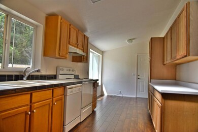 1337 NW Highland Ave, Grants Pass, OR 97526 - photo 5