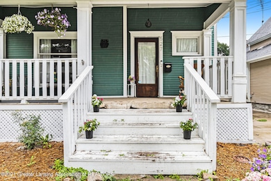 527 N Sycamore St, Lansing, MI 48933 - photo 4