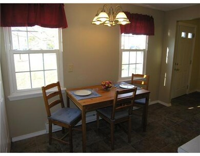 Kitchen. Eat-in Kitchen
