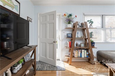 Entrence to livingroom.