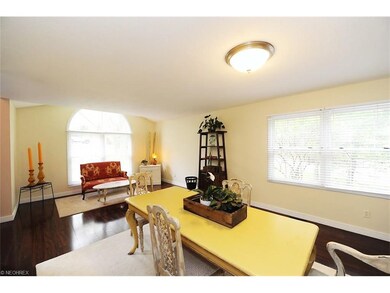 *Formal Dining W/Vaulted Ceiling Sitting Area & Ar