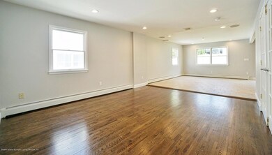 (5) Living Room