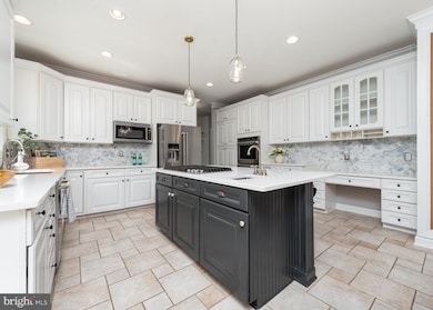 909 Hillstead Dr, Lutherville Timonium, MD 21093 - photo 7