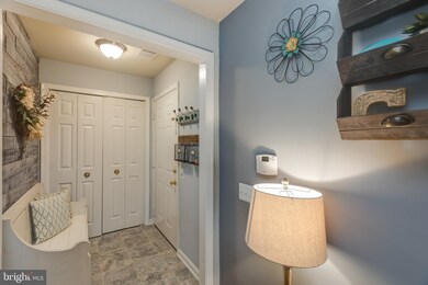 8201 Crossbrook Ct unit 101, Lorton, VA 22079 - photo 2