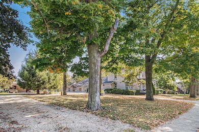 812 N Clinton St, Grand Ledge, MI 48837 - photo 4