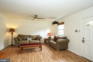 12017 Dove Cir, Laurel, MD 20708 - photo 4