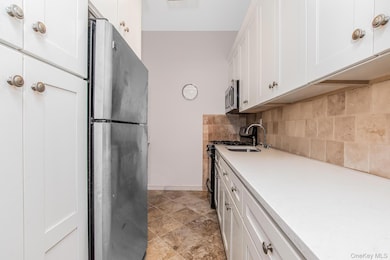 365 Bronx River Rd unit LH, Yonkers, NY 10704 - photo 7