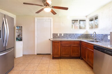 8921 Sherbourne St, Houston, TX 77016 - photo 3