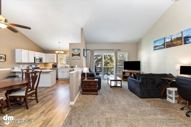 07-LIVINGROOM_TC_IMG_1-4