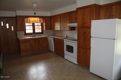 750 W Park St, Honesdale, PA 18431 - photo 6