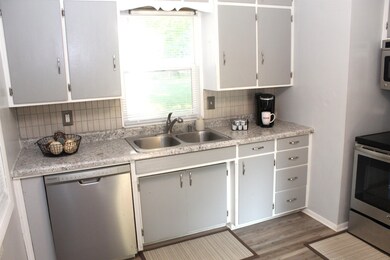 1217 Scott St, Waterloo, IA 50701 - photo 7
