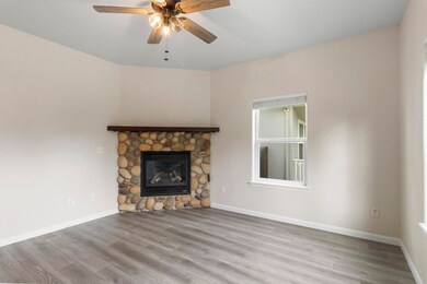 357 Brookhaven Dr, Central Point, OR 97502 - photo 3