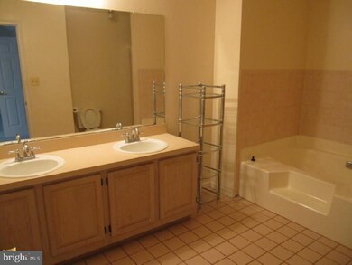 17 Jill Ct, Monmouth Junction, NJ 08852 - photo 5