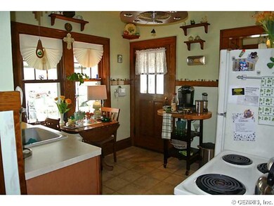 Kitchen. Fully applianced eat in kitchen