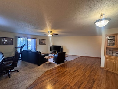 2505 Capitol St, Yankton, SD 57078 - photo 3