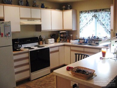 944 NE Hidden Valley Dr, Bend, OR 97701 - photo 5