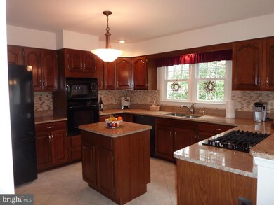 9033 Scott St, Springfield, VA 22153 - photo 6