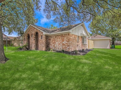 12015 Kirkbriar Dr, Houston, TX 77089 - photo 2