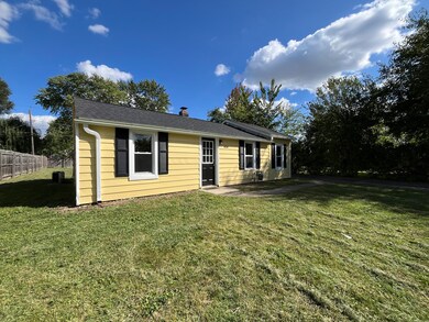 836 S Sumner Ave, Aurora, IL 60505 - photo 2