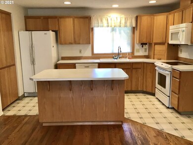 2914 18th Ave, Forest Grove, OR 97116 - photo 2