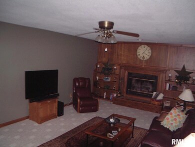 1034 W 57th Place, Davenport, IA 52806 - photo 7