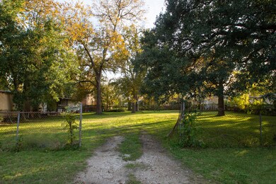 3146 Crandon St, Houston, TX 77026 - photo 2