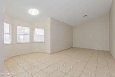 003-photo-dining-room-10230218