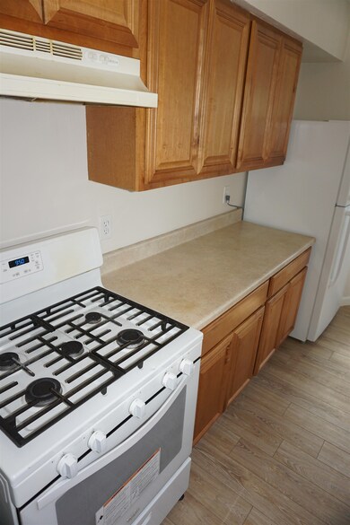 90 Chandler St, Nashua, NH 03064 - photo 7