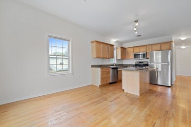 39 Montgomery St unit 3, Cambridge, MA 02140 - photo 3