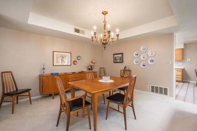 006_Dining