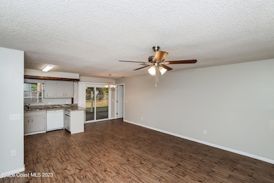 003-photo-living-room-10448461