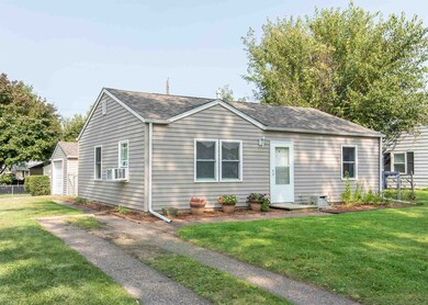 2118 W 68th St, Davenport, IA 52806 - photo 2