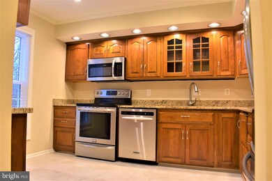 11529 Pine Cone Ct, Reston, VA 20191 - photo 6