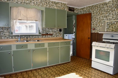 2735 Ohio St, Saginaw, MI 48601 - photo 6