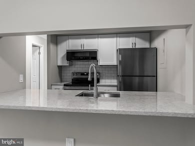 18304 Streamside Dr unit 301, Gaithersburg, MD 20879 - photo 2