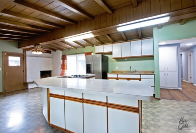 521 Flossmoor Ave, Waukegan, IL 60085 - photo 6