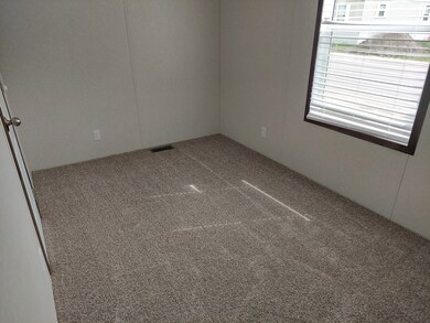 304 Butternut Ct unit 304, Belleville, MI 48111 - photo 3