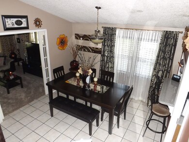 1724 Queens Ct, Carpentersville, IL 60110 - photo 7