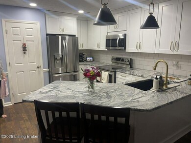 3400 Eastbrook Dr, La Grange, KY 40031 - photo 2