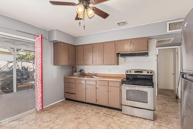 7520 W Crittenden Ln, Phoenix, AZ 85033 - photo 6