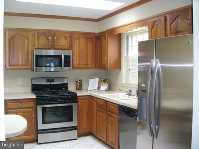 5901 Linthicum Ln, Linthicum Heights, MD 21090 - photo 3