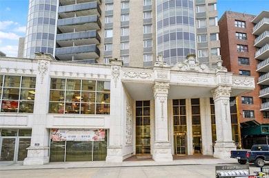 Victoria Tower unit 6G, Flushing, NY 11355 - photo 2