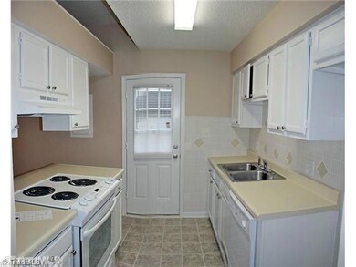 708 Hendrix St, High Point, NC 27260 - photo 4