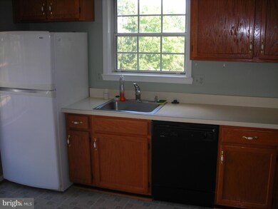 13854 Laura Ratcliff Ct, Centreville, VA 20121 - photo 2