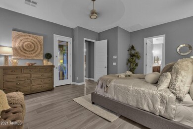 MASTER W/ ENSUITE BATH